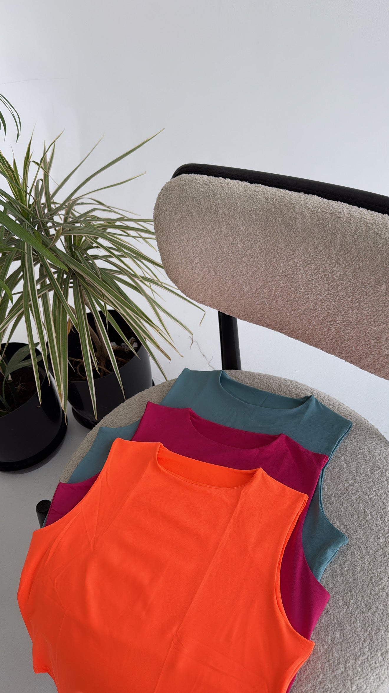 basic cash Sleeveless